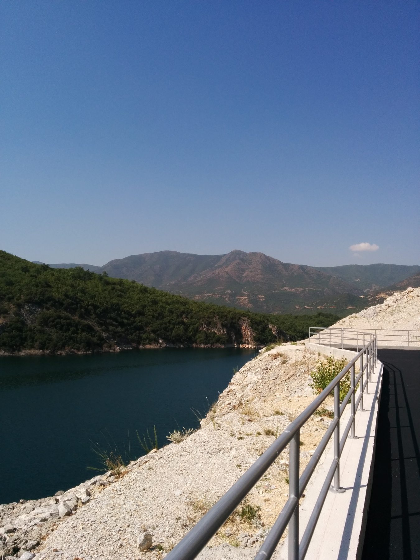 Ilarion dam crest road
